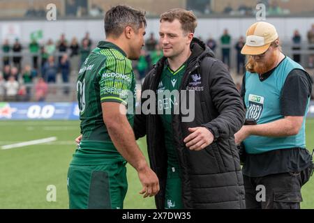 Galway, Irland. Mai 2024. Jarrad Butler aus Connacht und Jack Carty aus Connacht nach dem Spiel der United Rugby Championship Runde 17 zwischen Connacht Rugby und DHL Stormers im Dexcom Stadium in Galway, Irland am 18. Mai 2024 (Foto: Andrew SURMA/ Credit: SIPA USA/Alamy Live News Stockfoto
