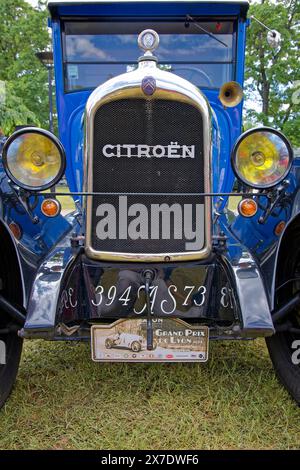 BRIGNAIS, FRANKREICH, 19. Mai 2024 : Eine Konzentration von Oldtimern markiert die Feier des 100-jährigen Jubiläums des Großen Preises von Lyon 1924. Stockfoto