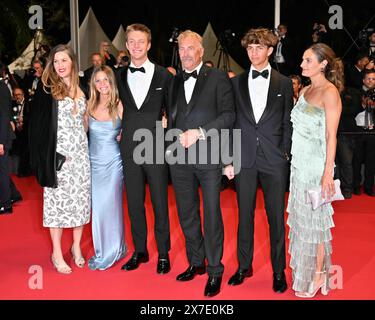 Cannes, Frankreich. Mai 2024. Cannes, 77. Cannes Film Festival 2024, Roter Teppich 'die Substanz' abgebildet: Kevin Costner, Lily Costner, Hayes Logan Costner, Grace Avery Costner, Cayden Wyatt Costner, Annie Costner Credit: Unabhängige Fotoagentur/Alamy Live News Stockfoto