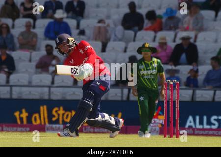 Leeds, 19. Mai 2024. Danni Wyatt schlug für England Women gegen Pakistan in einem internationalen Spiel der T20-Serie in Headingley, Leeds. Quelle: Colin Edwards/Alamy Live News Stockfoto