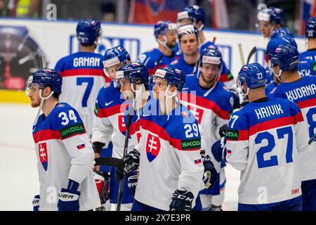 Ostrava, Tschechische Republik. Mai 2024. Spieler der Slowakei nach dem Spiel der IIHF-Weltmeisterschaft Gruppe B 2024 Slowakei gegen Lettland in Ostrava, Tschechien, 19. Mai 2024. Quelle: Vladimir Prycek/CTK Photo/Alamy Live News Stockfoto