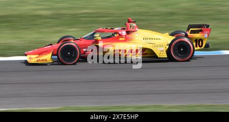 IndyCar-Fahrer Alex Palou trat beim Großen Preis von Indianapolis in Chip Ganassi Racing mit Nummer 10 an. Stockfoto