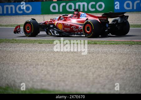 Imola, Italien. 19. Mai 2024; Autodromo Enzo e Dino Ferrari, Imola, Italien; FIA Formel 1 Emilia Romagna Grand Prix 2024; Renntag; Charles Leclerc von Ferrari F1 Credit: Action Plus Sports Images/Alamy Live News Stockfoto