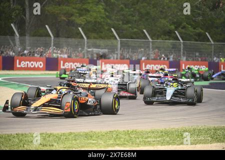 Imola, Italien. 19. Mai 2024; Autodromo Enzo e Dino Ferrari, Imola, Italien; FIA Formel 1 Emilia Romagna Grand Prix 2024; Renntag; Oscar Piastri von McLaren Credit: Action Plus Sports Images/Alamy Live News Stockfoto