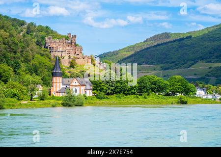 Schloss Reichenstein in Trechtingshausen am Rheinufer in Rheinland-Pfalz. Das Rheintal ist ein berühmtes Touristenziel für Romantik Stockfoto