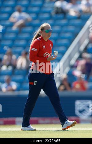 Headingley Cricket Ground, Leeds am Sonntag, den 19. Mai 2024. Englands Sophie Ecclestone beim dritten IT20-Spiel zwischen England Women und Pakistan Women im Headingley Cricket Ground, Leeds am Sonntag, den 19. Mai 2024. (Foto: Mark Fletcher | MI News) Credit: MI News & Sport /Alamy Live News Stockfoto