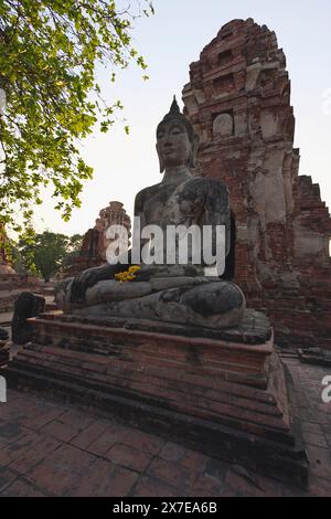 THAILAND, AYUTTHAYA, alten Buddha-Statue im Tempel Stockfoto