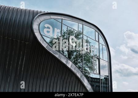 Niederlande, Amsterdam - 08. April 2024: ARCAM-Gebäude. Es ist das Architekturzentrum von Amsterdam Stockfoto