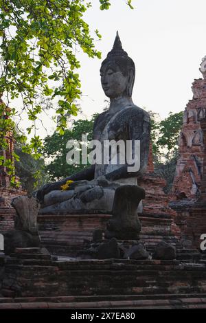 THAILAND, AYUTTHAYA, alten Buddha-Statue im Tempel Stockfoto