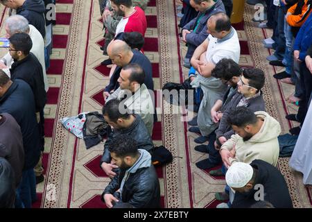 Muslime in Berlin versammelten sich am 1. Mai 2015 zum Gebet in der dar Assalam Moschee, Neukoelln Meeting Centre, NBS, Berlin, Berlin, Deutschland Stockfoto