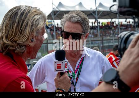 IMOLA, ITALIEN: Hugh Grant, berühmter Filmstar, beim Formel-1-Emilia Romagna Grand Prix 2024 auf dem Imola Circuit in Imola, Italien. Stockfoto