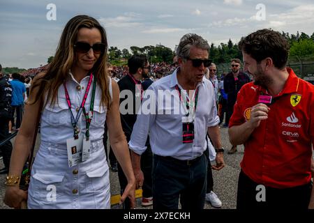 IMOLA, ITALIEN: Hugh Grant, berühmter Filmstar, beim Formel-1-Emilia Romagna Grand Prix 2024 auf dem Imola Circuit in Imola, Italien. Stockfoto