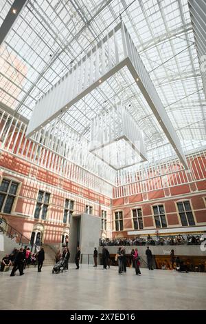 Niederlande, Amsterdam - 10. April 2024: Innenansicht des Rijksmuseums Stockfoto