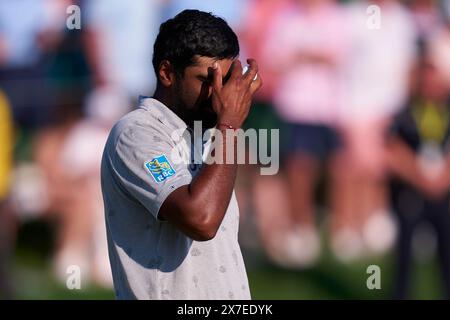 Sahit Theegala aus den Vereinigten Staaten feiert seinen Birdie im 18. Loch während der vierten Runde der PGA Championship 2024 im Valhalla Golf Club am 1. Mai Stockfoto