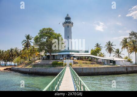 Das Raffles Lighthouse befindet sich auf der Pulau Satumu, der „One Tree Island“, 23 km südwestlich von Singapur, am westlichen Eingang der Singapur-Straße. Stockfoto