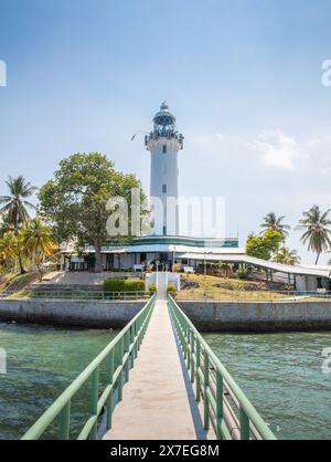 Das Raffles Lighthouse befindet sich auf der Pulau Satumu, der „One Tree Island“, 23 km südwestlich von Singapur, am westlichen Eingang der Singapur-Straße. Stockfoto