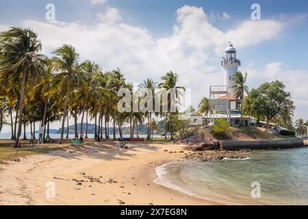 Das Raffles Lighthouse befindet sich auf der Pulau Satumu, der „One Tree Island“, 23 km südwestlich von Singapur, am westlichen Eingang der Singapur-Straße. Stockfoto