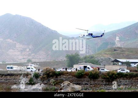 Verzegan, Iran. Mai 2024. Zeigt den Hubschrauber mit iranischem Präsidenten Ebrahim Raisi, der nach der Einweihung des Staudamms von QIZ Qalasi in Aras an der iranischen Grenze zu Aserbaidschan abhebt. Ein Hubschrauber im Konvoi des iranischen Präsidenten war am Sonntag, den 19. Mai 2024, in der Provinz Ostaserbaidschan in einen „Unfall“ verwickelt. Foto: Nachrichtenagentur der Islamischen Republik IRNA/ Credit: UPI/Alamy Live News Stockfoto