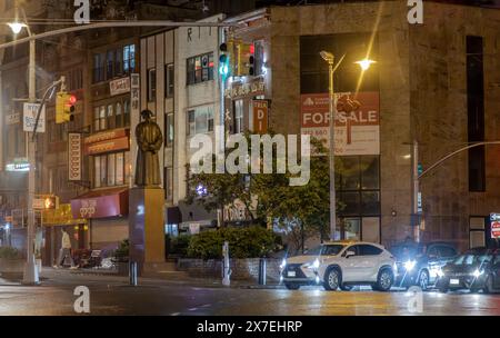 Nachtaufnahme des chatham Square in chinatown Stockfoto