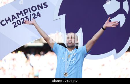 Manchester, Großbritannien. Mai 2024. Manchester Citys Trainer PEP Guardiola feiert nach dem englischen Premier League-Fußballspiel zwischen Manchester City und West Ham United am 19. Mai 2024 in Manchester. Quelle: Xinhua/Alamy Live News Stockfoto