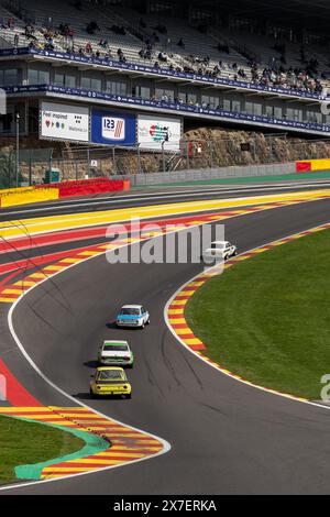 Stavelot, Belgien. Mai 2024. Die Fahrer treten am 19. Mai 2024 beim Heritage Touring Cup auf dem Circuit de Spa-Francorchamps in Stavelot, Belgien, beim 2024 Spa-Classic an. Quelle: Meng Dingbo/Xinhua/Alamy Live News Stockfoto