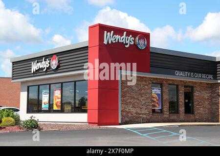 Bloomsburg, Usa. Mai 2024. Blick von außen auf ein Wendy's Fast Food Restaurant. Quelle: SOPA Images Limited/Alamy Live News Stockfoto