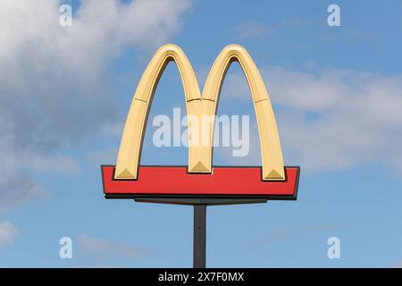 Bloomsburg, Usa. Mai 2024. Das Logo für McDonald's ist auf einem Schild vor dem Fast-Food-Restaurant zu sehen. Quelle: SOPA Images Limited/Alamy Live News Stockfoto