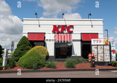 Bloomsburg, Usa. Mai 2024. Außenansicht eines KFC-Fast-Food-Restaurants. Quelle: SOPA Images Limited/Alamy Live News Stockfoto