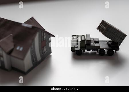 Zusammengesetzte Kunststoffmodelle, Spielzeug, Miniaturmodelle von Flugabwehrraketen im Maßstab Stockfoto