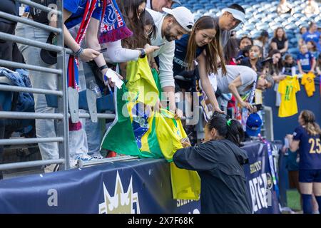 Seattle, Washington, USA. Mai 2024. Orlando Spieler MARTA #10, unterzeichnet Autogramme für FANS, nach dem Spiel Seattle Reign gegen Orlando City mit einem Ergebnis von 2-3, am 5-19-24. (Kreditbild: © Melissa Levin/ZUMA Press Wire) NUR REDAKTIONELLE VERWENDUNG! Nicht für kommerzielle ZWECKE! Stockfoto