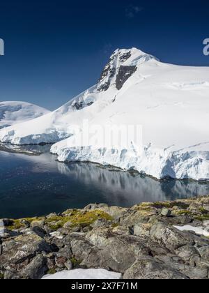 Buache Peak von Palaver Point, zwei Hummock Island, Antarktis Stockfoto