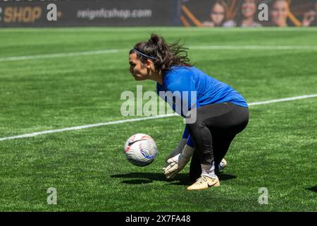 Seattle, Washington, USA. Mai 2024. Reign Torhüter LAURA IVERY wärmt sich vor dem Spiel auf, Seattle Reign vs Orlando Pride mit einem Ergebnis von 2:3, am 5-19:24. (Kreditbild: © Melissa Levin/ZUMA Press Wire) NUR REDAKTIONELLE VERWENDUNG! Nicht für kommerzielle ZWECKE! Stockfoto