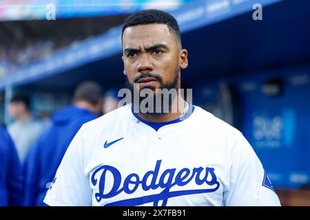 Teoscar Hernandez #37 der Los Angeles Dodgers spaziert durch das Einstiegsfeld, bevor es am 18. Mai 2024 im Dodger Stadium in Los Angeles, Kalifornien, gegen die Cincinnati Reds antritt. (Foto: Brandon Sloter/Image of Sport) Stockfoto