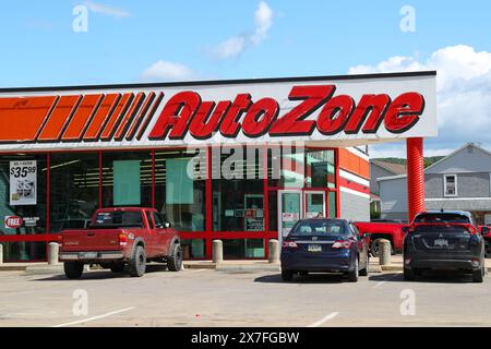 Bloomsburg, Usa. Mai 2024. Eine Außenansicht eines AutoZone-Speichers. AutoZone, das Automobilteile und Zubehör verkauft, verfügt über mehr als 7.000 Standorte und hat seinen Sitz in Memphis, Tennessee. Quelle: SOPA Images Limited/Alamy Live News Stockfoto