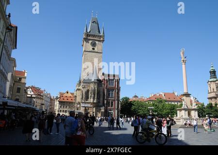 Prag /Tschechische republik /15 MAI 2024/ Touristen am Prager Altstädter Platz , Foto. Bilder von Francis Joseph Dean/Dean sind nicht für kommerzielle Zwecke bestimmt Stockfoto