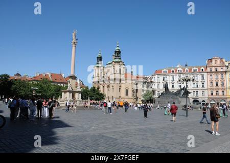 Prag /Tschechische republik /15 MAI 2024/ Touristen am Prager Altstädter Platz , Foto. Bilder von Francis Joseph Dean/Dean sind nicht für kommerzielle Zwecke bestimmt Stockfoto