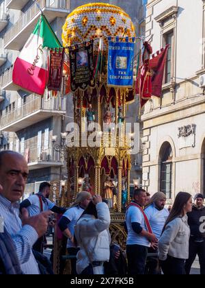 Catania, italien - 3. Februar 2024, 3-tägiges Festival Saint Agatha in den Straßen von Catania Sizilien Stockfoto