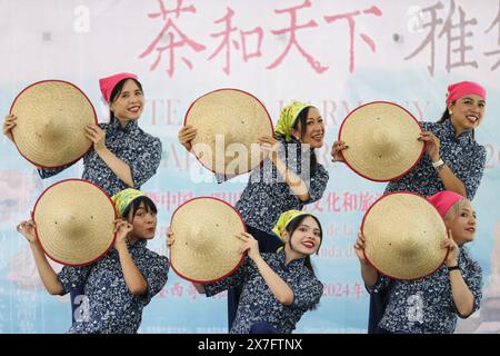 Mexiko-Stadt, Mexiko. Mai 2024. Schauspielerinnen spielen einen Tanz während eines Kultursalons in Mexiko-Stadt, Mexiko, am 19. Mai 2024. Quelle: Francisco Canedo/Xinhua/Alamy Live News Stockfoto