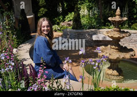 Bridgerton spielte Hannah Dodd im Bridgerton Garden während der RHS Chelsea Flower Show im Royal Hospital Chelsea in London. Bilddatum: Montag, 20. Mai 2024. Stockfoto