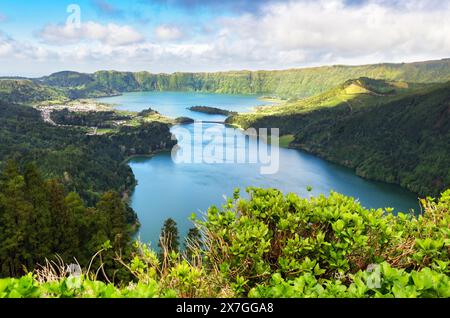 Azoren - vulkanischer Blus-See Sete Cidades, grüne Landschaft in Portugal, San Miguel Stockfoto