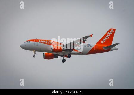 Leigh on Sea, Essex, Großbritannien - 20. Mai 2024: EasyJet Airbus startet am Flughafen Southend (EGMC). Stockfoto