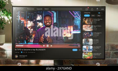 Desktop-PC mit Videofreigabe im Browser geöffnet. Afroamerikanischer Influencer Spricht Über Lifestyle. Promi-Blogger, Der Spaß Hat. Schnittstelle zu verwandten Streams, Likes, Kommentaren Stockfoto