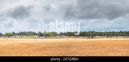 Die berühmten Strandhütten am Strand von Wells Next the Sea, Norflok, England. Stockfoto