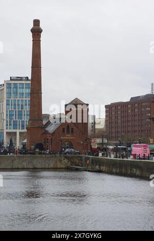 England, Liverpool – 30. Dezember 2023: Das Pumphouse am Albert Dock wurde ursprünglich 1870 erbaut und als hydraulisches Pumpstatio an die Docks angebaut Stockfoto