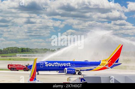 Wassersalut für ein südwestliches Flugzeug am internationalen Flughafen Baltimore Stockfoto