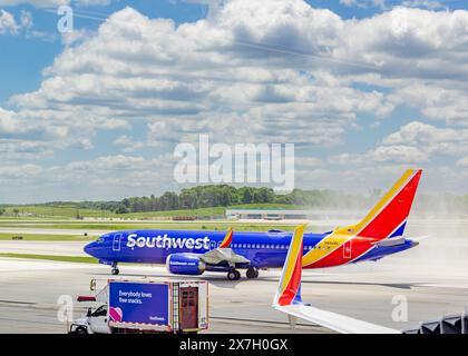 Wassersalut für ein südwestliches Flugzeug am internationalen Flughafen Baltimore Stockfoto