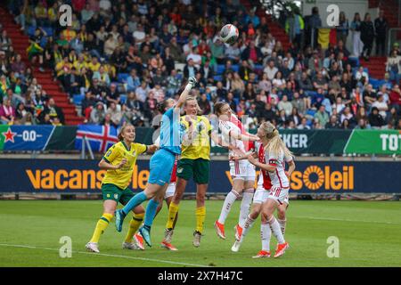 Tilburg, Niederlande. Mai 2024. TILBURG, 20.05.2024, Stadion Koning Willen II, TOTO KNVB beker, Ajax - Fortuna Sittard (Frau) Cupfinal, Saison 2023/2024, während des Spiels Ajax - Fortuna Sittard (Frau) Cupfinal, Fortuna Sittard Spieler Myrthe Moorrees, Fortuna Sittard Torhüter Diede LemeyAjax Spieler Nadine Noordam Credit: Pro Shots/Alamy Live News Stockfoto