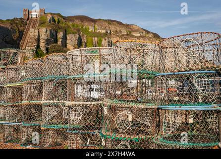 Hummer-Töpfe unter dem West Hill in Hastings, Großbritannien Stockfoto