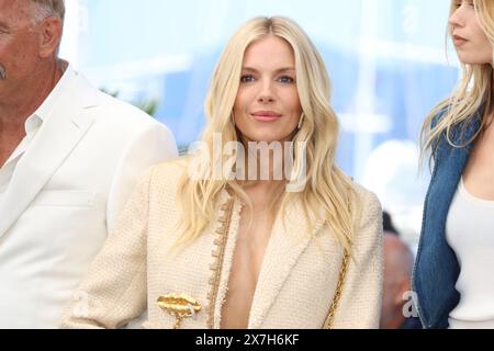 Frankreich. Mai 2024. Sienna Miller nimmt am Fotocall „Horizon: An American Saga“ beim 77. Jährlichen Filmfestival in Cannes am 19. Mai 2024 im Palais des Festivals Teil. Foto: DGP/imageSPACE/SIPA USA Credit: SIPA USA/Alamy Live News Stockfoto