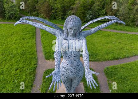 ARRIA 10 Meter hohe Stahlskulptur des Glasgower Künstlers Andy Scott in Cumbernauld-Verwerfung Stockfoto